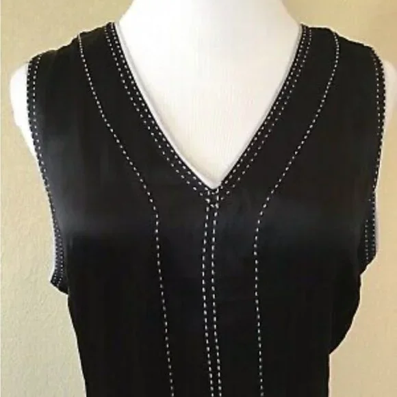 ⭐️Host Pick⭐️ BANANA REPUBLIC little black dress. Asymmetric front hem. - Picture 2 of 8